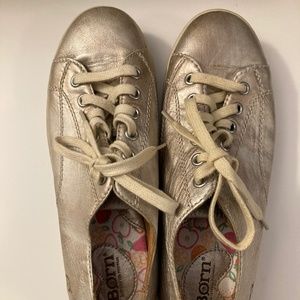Super cute discontinued women's gold Kai Born sneakers size 7.5 / 38.5